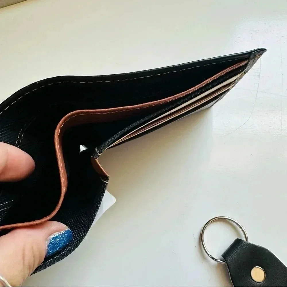 NWOT Fossil Men’s Leather Wallet W Keychain